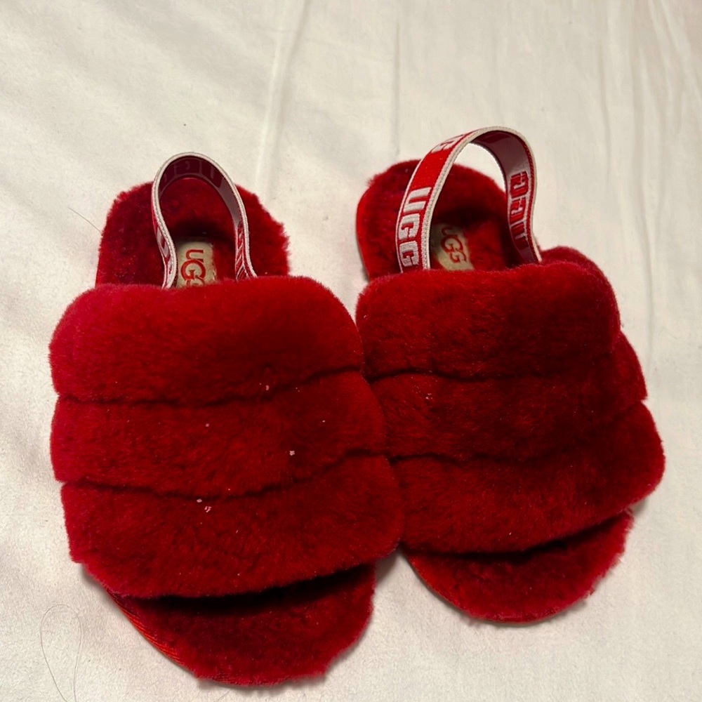 fuzzy uggs slippers
